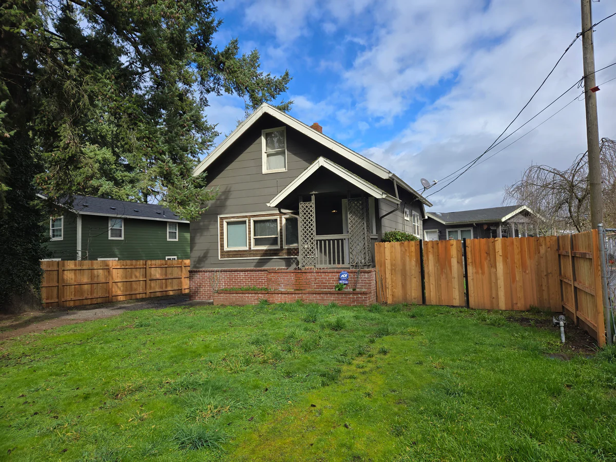 Stick-Built Home for Rent at Zeida's MHC - single wide - in Portland, OR - photo 2 of 2