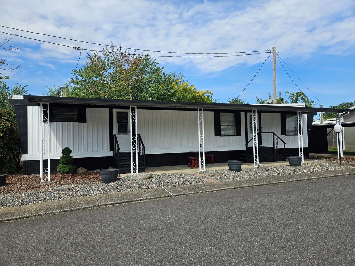 Portland American MHP Sp. #42 SOLD! - park model - in Portland, OR - photo 2 of 2