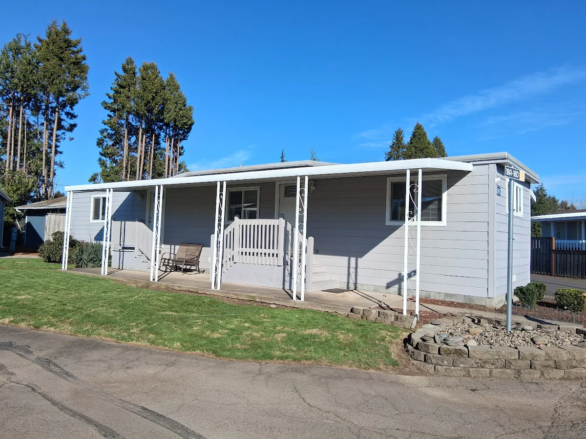 Sundial MHP Sp. #18C - single wide - in Salem, OR - photo 2 of 2