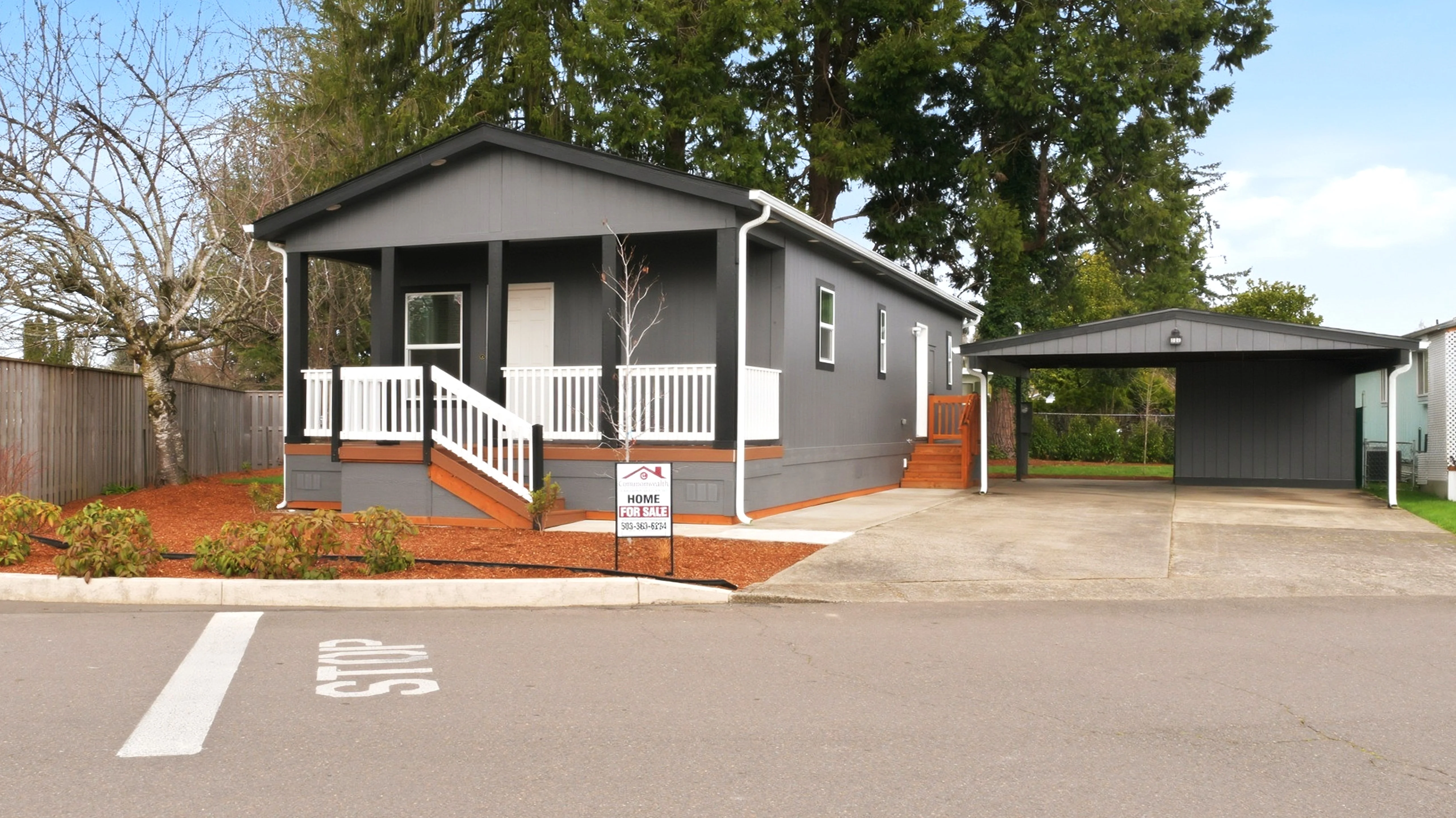 Sundial MHP Sp. #101 - single wide - in Salem, OR - photo 1 of 2