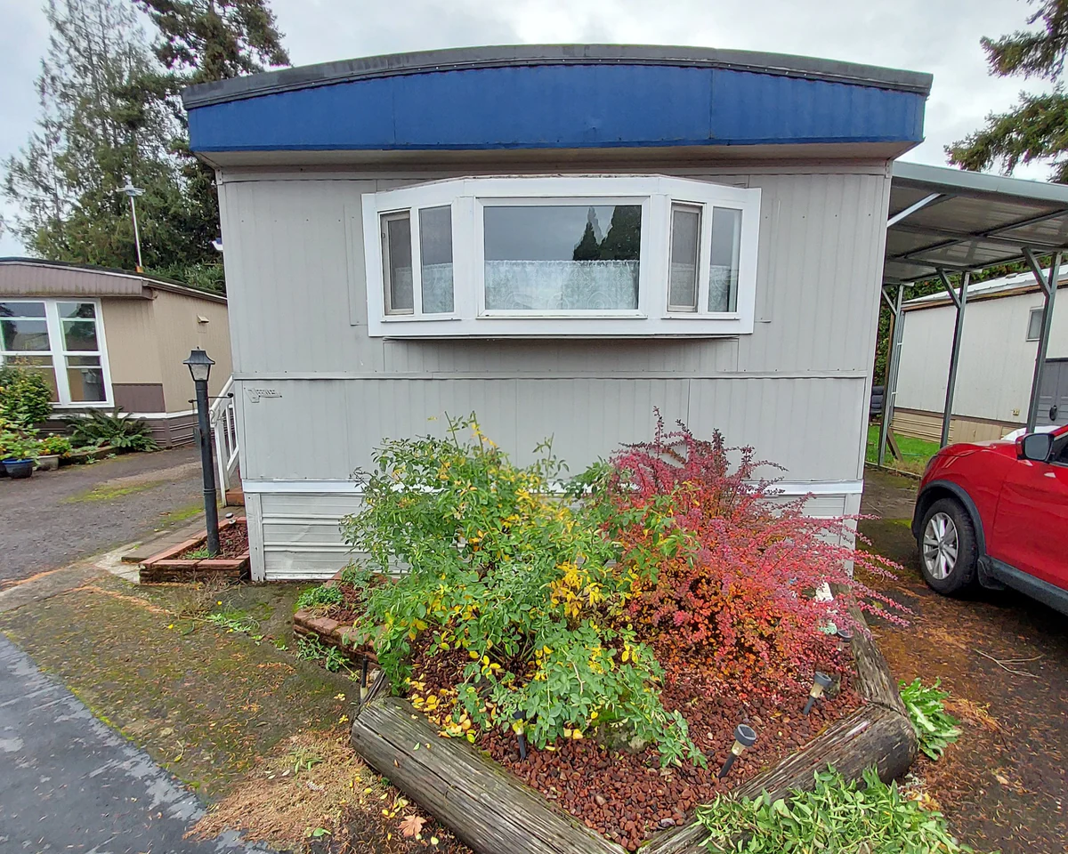 Redwoods Villa Sp. #24 - PRICE REDUCED! - single wide - in Canby, OR - photo 2 of 2