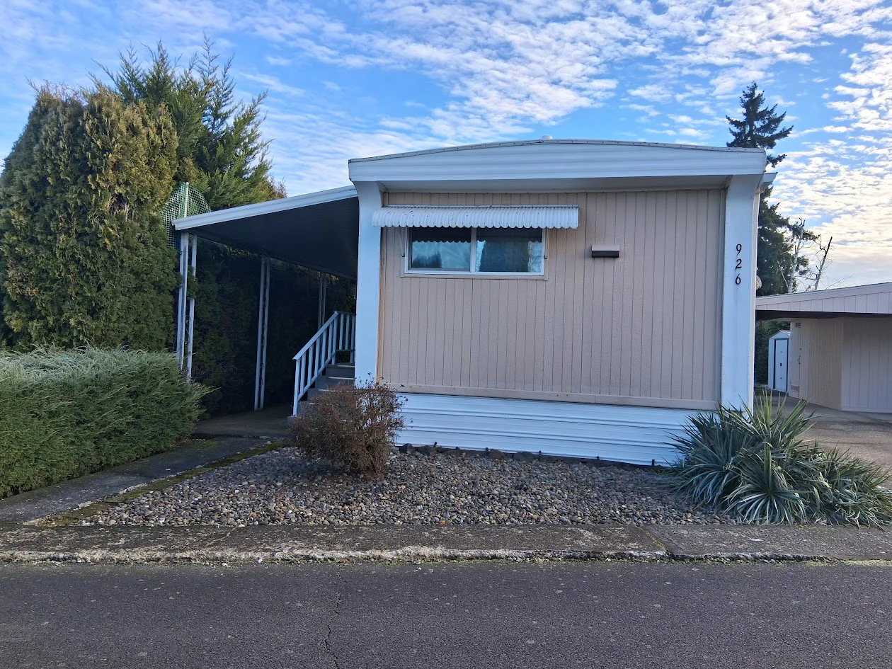 Sundial MHP Sp. #926 - single wide - in Salem, OR - photo 1 of 2