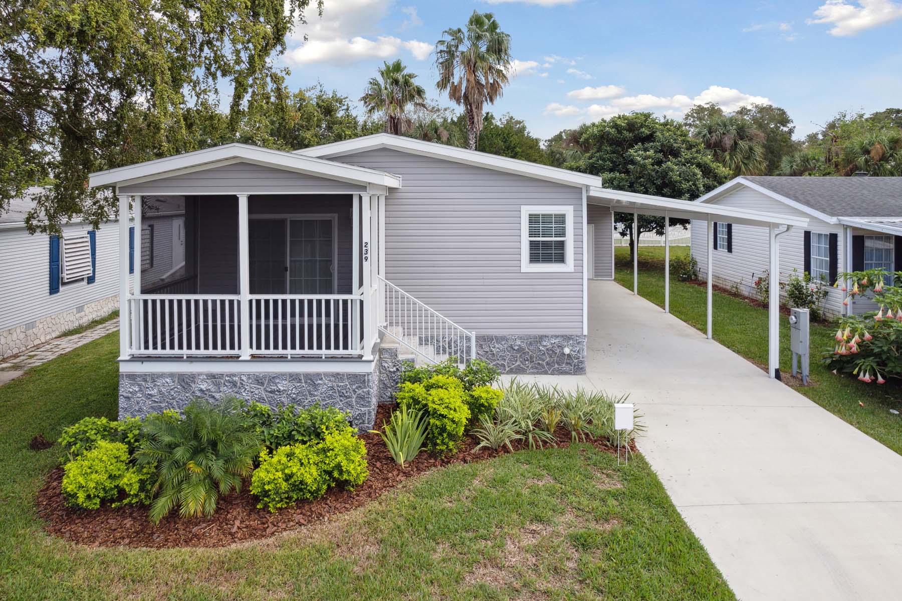 2 Bedroom, 2 Bathroom Home - Gorgeous Landscaping and Curb Appeal! - double wide - in Ocilla, FL