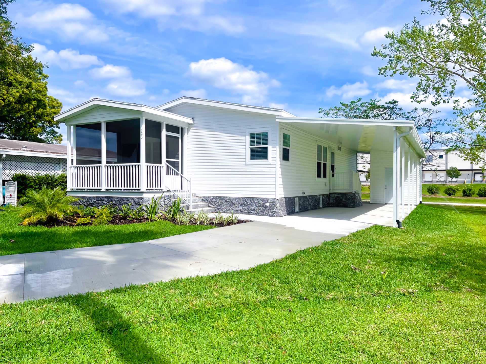 2 Bedroom, 2 Bathroom Home - Gorgeous and Move-In Ready! - double wide - in Ocala, FL