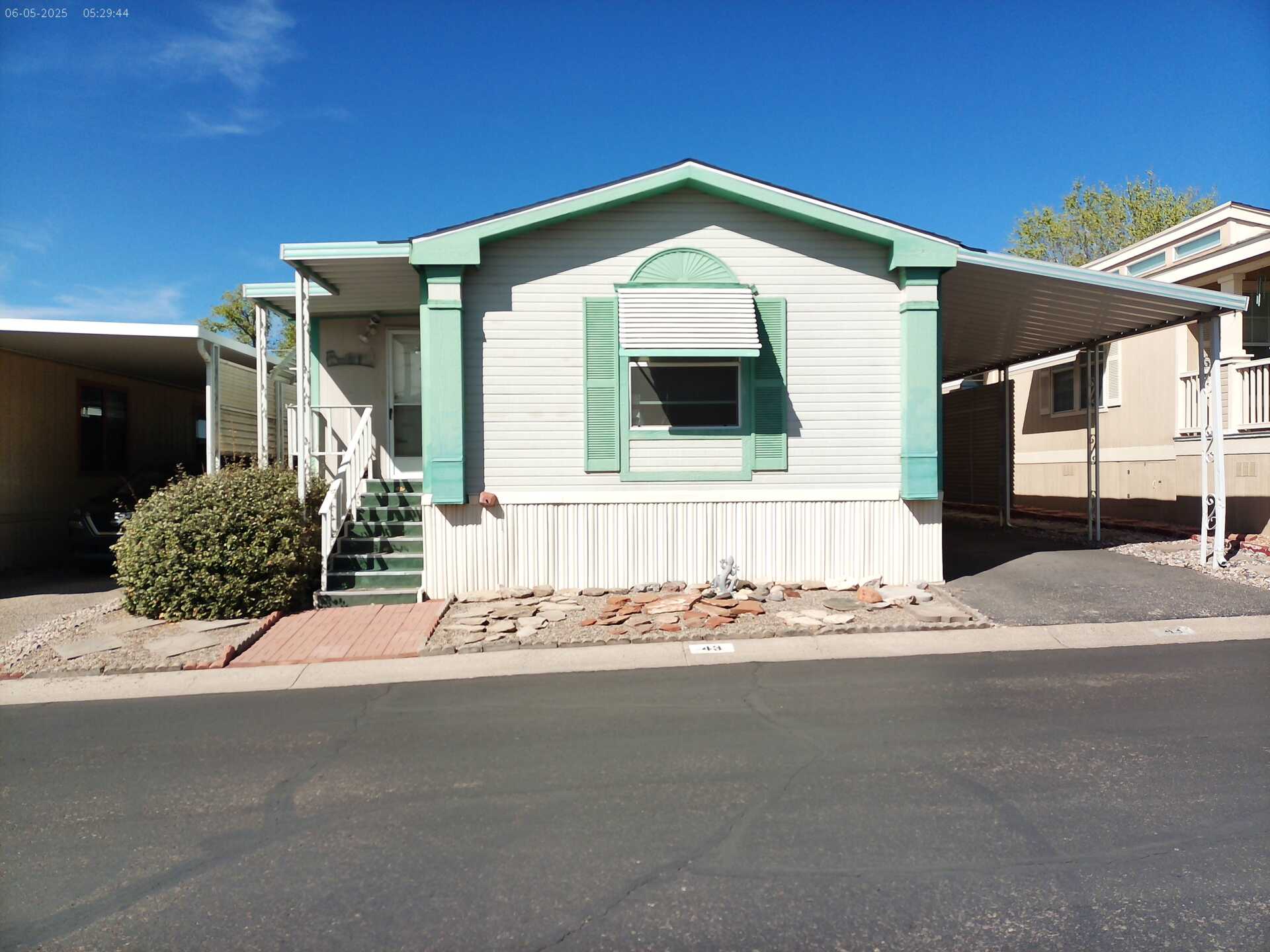 2 Bedroom, 2 Bathroom Home with Additional Square Footage - single wide - in Albuquerque, NM