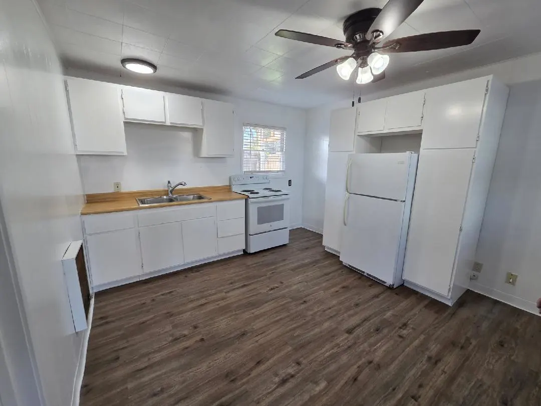 Isleton Mobile Home and RV Park - park model - in Isleton, CA