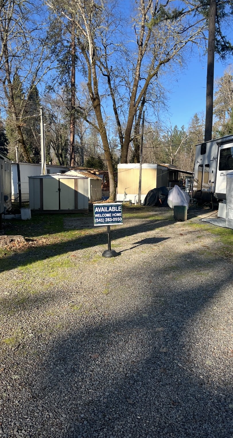 Gold Hill Mobile Home and RV Park - single wide - in Central Point, OR