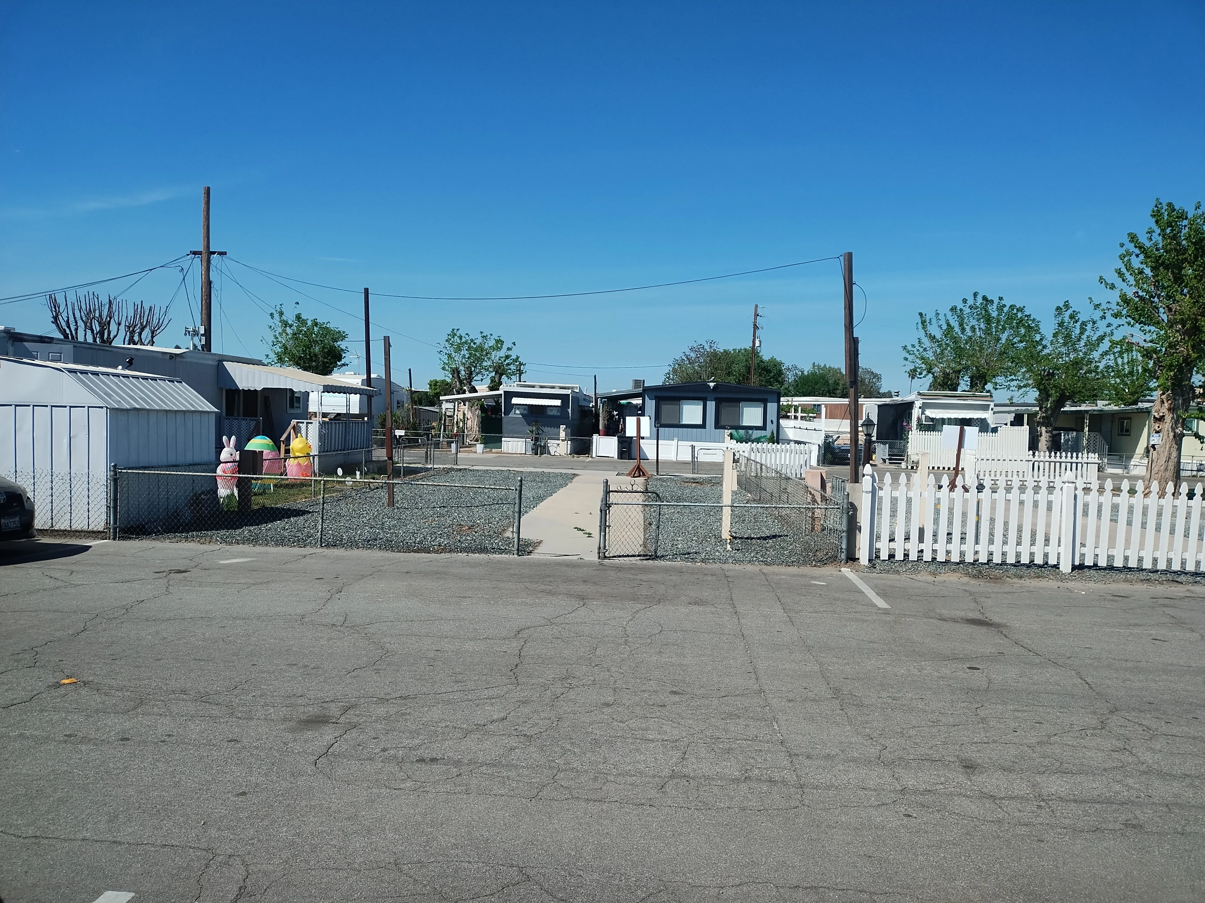 Bakersfield MHP and RV Park - single wide - in Bakersfield, CA
