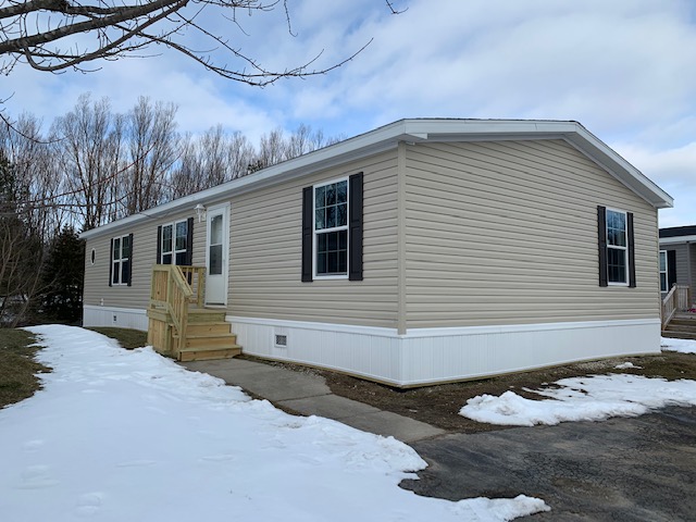 ***SOLD*** Brandymore Pines, 20 Deer Creek - triple wide - in Fort Gratiot Twp, MI
