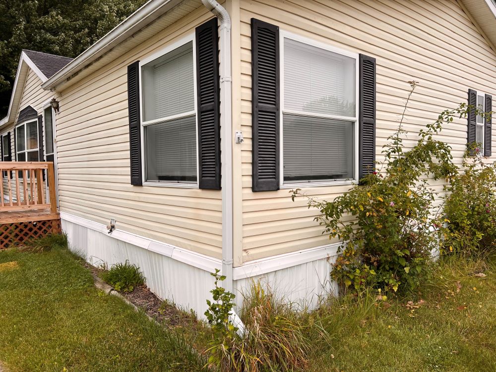 ***SOLD*** Mill Race Shores Lot #42 - double wide - in Milan, MI