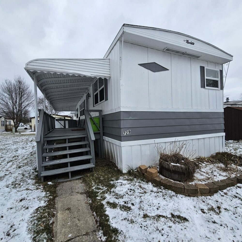 ***RENTED*** 729 Honey Locust- Shangri La Village - single wide - in Cottrellville, MI