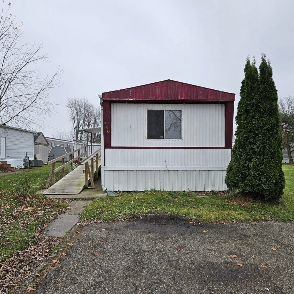 ***SOLD*** SHANGRI LA VILLAGE. 898 CEDAR ST. - double wide - in Cottrellville Twp, MI