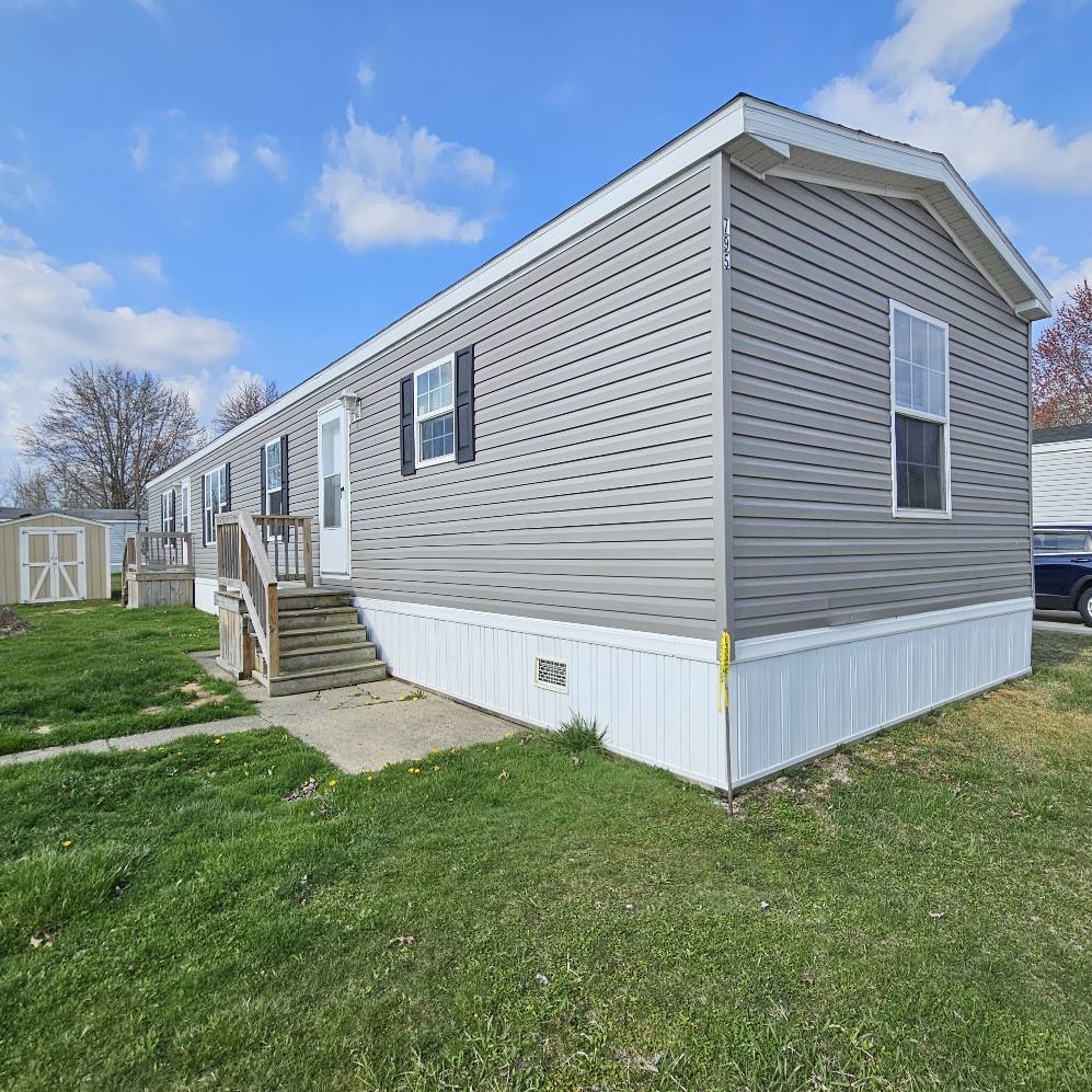 795 Hydrangea - Shangri La Village - double wide - in Cottrellville Township, MI