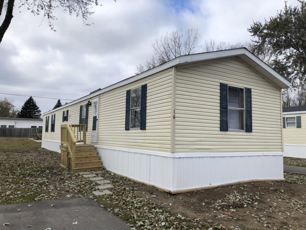 ***RENTED***SEAWAY MOBILE HOME RANCH LOT # 16 - single wide - in Marysville, MI