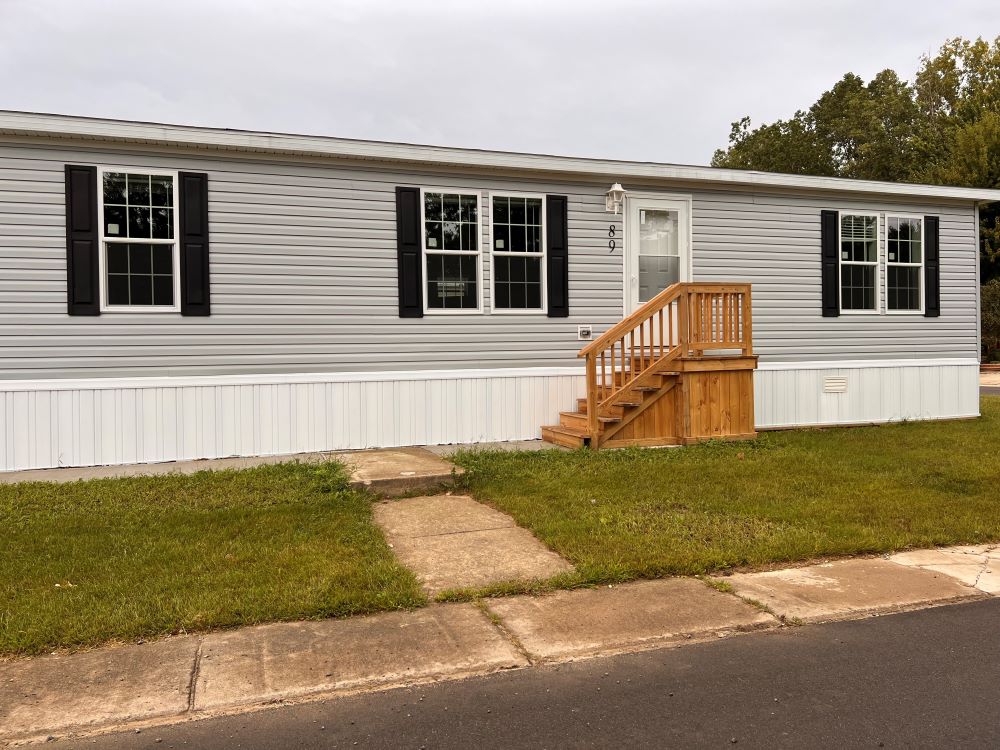 ***SOLD*** MILL RACE SHORES LOT #89 - triple wide - in Milan, MI