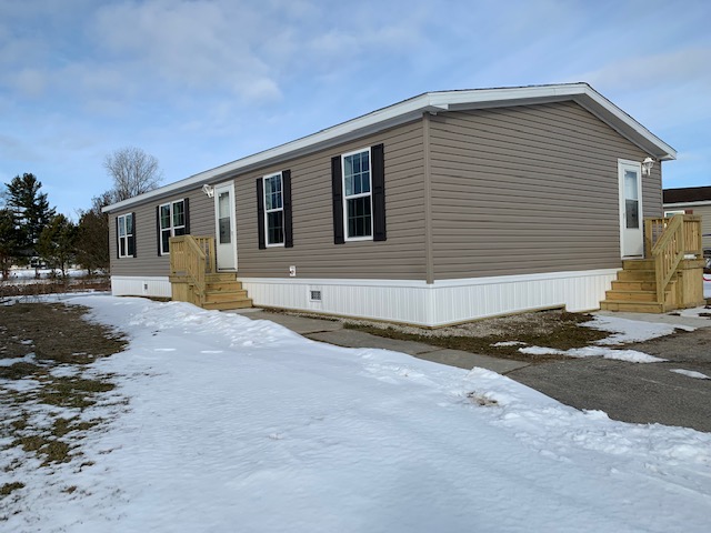 Brandymore Pines, 9 Deer Creek - double wide - in Fort Gratiot Twp, MI