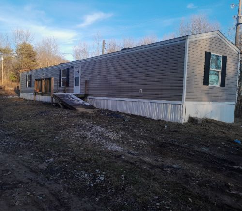 473 Island Run - single wide - in Spencer, WV