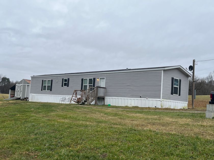 2656 Happy Hollow Rd - double wide - in Piketon, OH