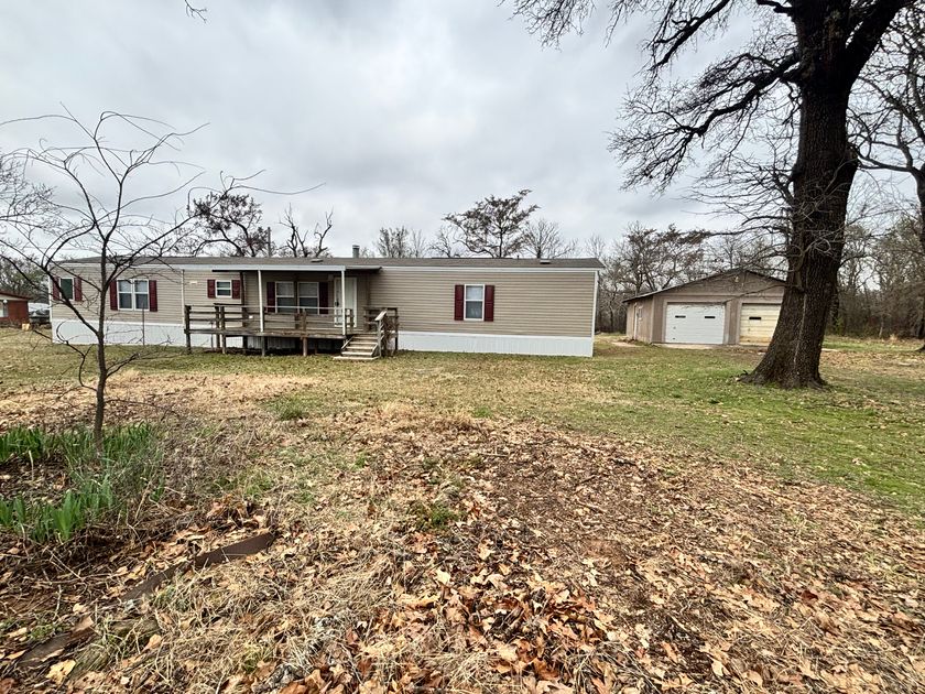 426867 E 1090 Rd - double wide - in Checotah, OK