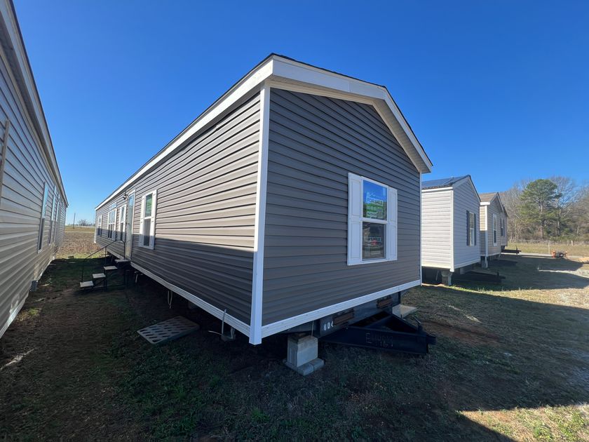 16071 Old Greensboro Road - double wide - in Moundville, AL
