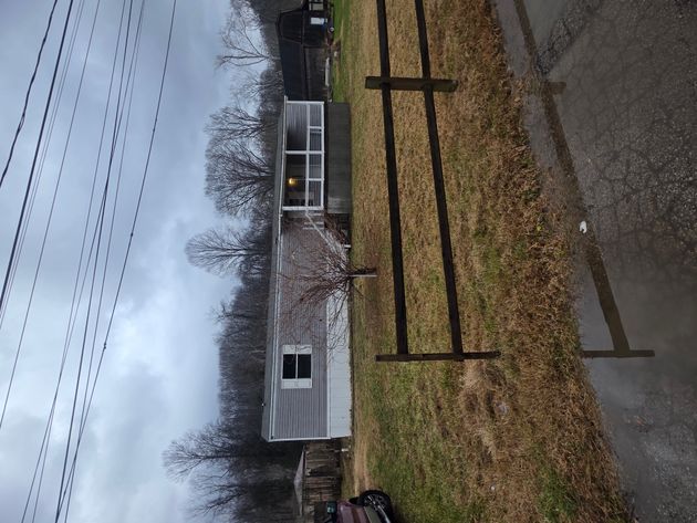 26 Preston Ln - single wide - in Alum Creek, WV