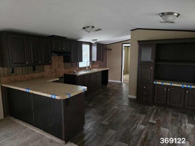 2016 Oak Creek Single Wide - single wide - in Victoria, TX - photo 3 of 11