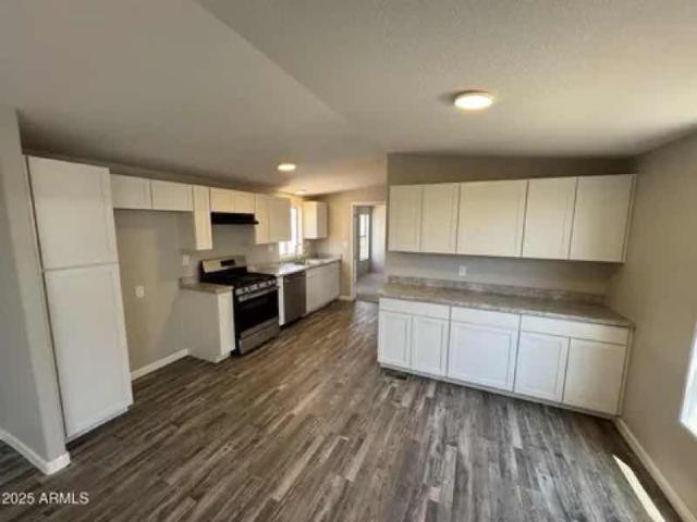 1997 Palm Harbor Single Wide - single wide - in Glendale, AZ - photo 4 of 15