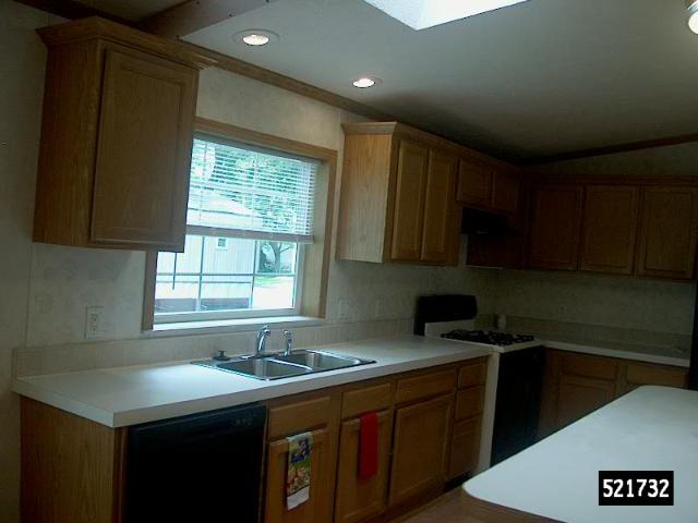 2003 Skyline Double Wide - double wide - in Chesterfield, MI - photo 11 of 15