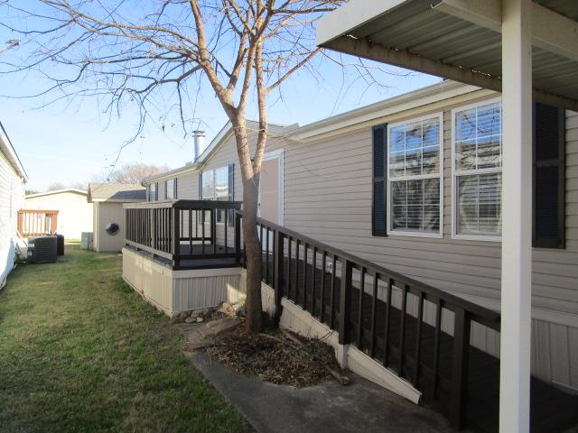 2003 Spirit Homes Double Wide - double wide - in Keller, TX - photo 2 of 12