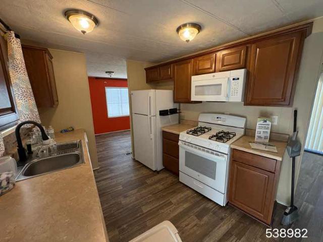 1974 Homette Single Wide - single wide - in Las Vegas, NV - photo 3 of 8