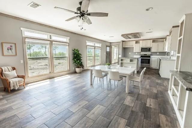 2021 Oak Creek Single Wide - single wide - in San Diego, TX - photo 4 of 15