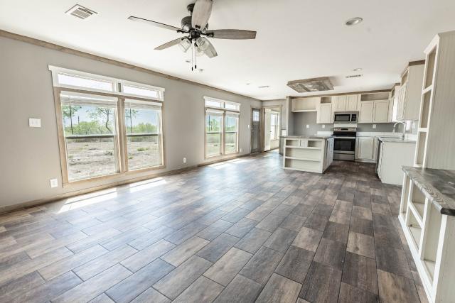 2021 Oak Creek Single Wide - single wide - in San Diego, TX - photo 13 of 15