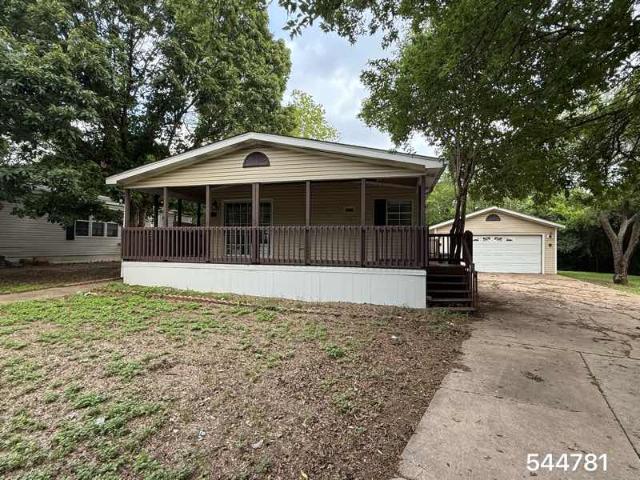 2000 Fleetwood Double Wide - double wide - in Austin, TX - photo 1 of 15