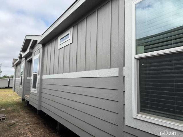 2021 Oak Creek Double Wide - double wide - in Cedar Creek, TX - photo 2 of 15