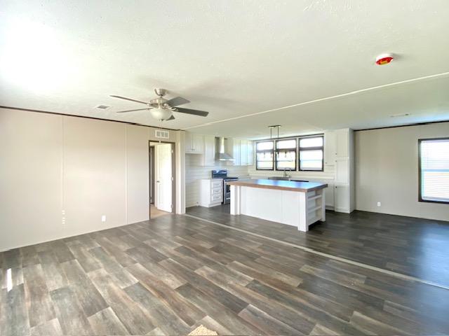 2022 Clayton Double Wide - double wide - in West, TX - photo 3 of 15