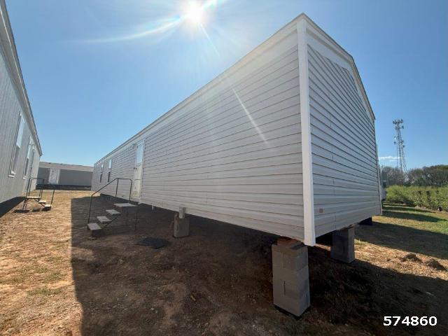 2023 Cmh Single Wide - single wide - in Springtown, TX - photo 4 of 11