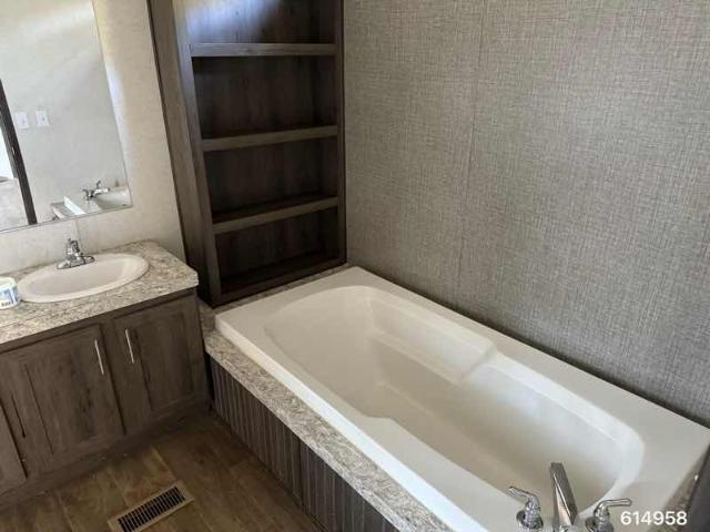 2022 Fleetwood Single Wide - single wide - in Smithville, TX - photo 10 of 15