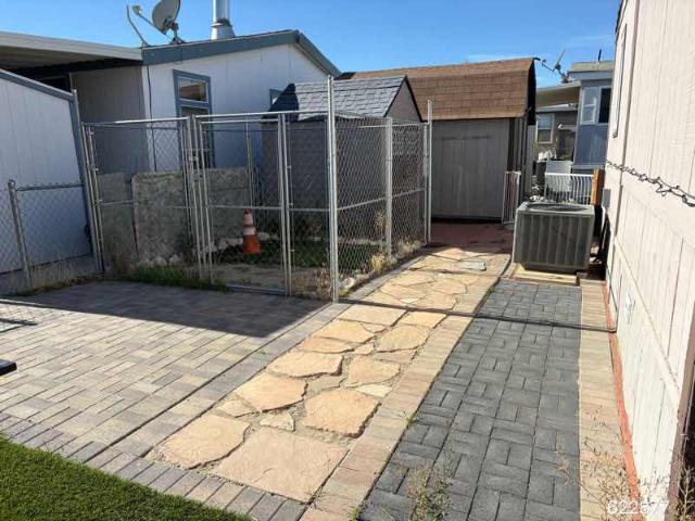 1976 Golden West Double Wide - double wide - in Apple Valley, CA - photo 6 of 7