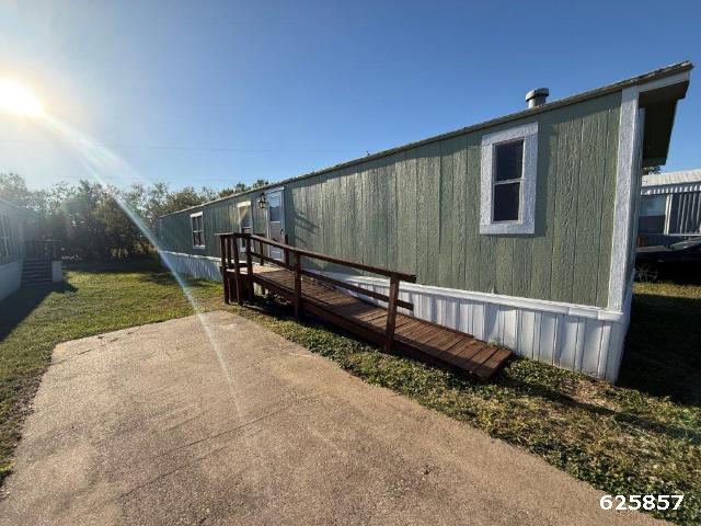 1997 Redman Single Wide - single wide - in Mineral Wells, TX - photo 2 of 15