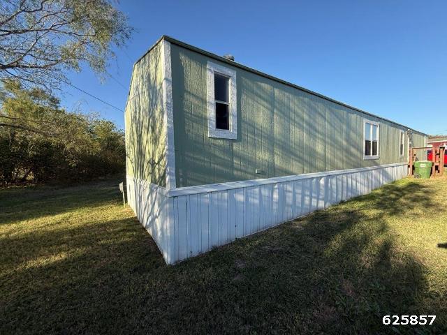 1997 Redman Single Wide - single wide - in Mineral Wells, TX - photo 3 of 15