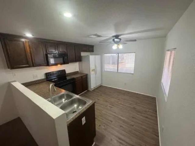 1980 Bainbridge Single Wide - single wide - in Glendale, AZ - photo 3 of 13