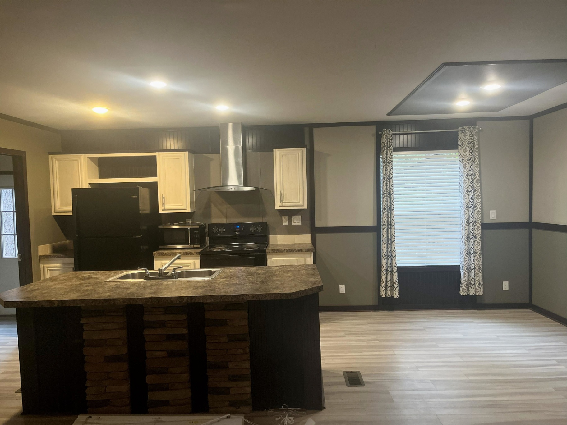 2016 Cavco Manufactured home - immaculatey maintained - to be moved - double wide - in Tomball, TX - photo 2 of 5