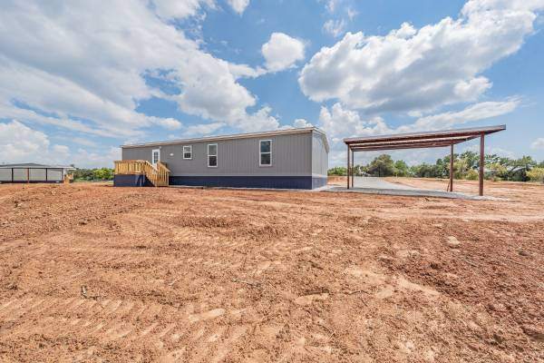 4/2 DW on 2 acres in Poolvile, TX. - double wide - in Springtown, TX - photo 3 of 6