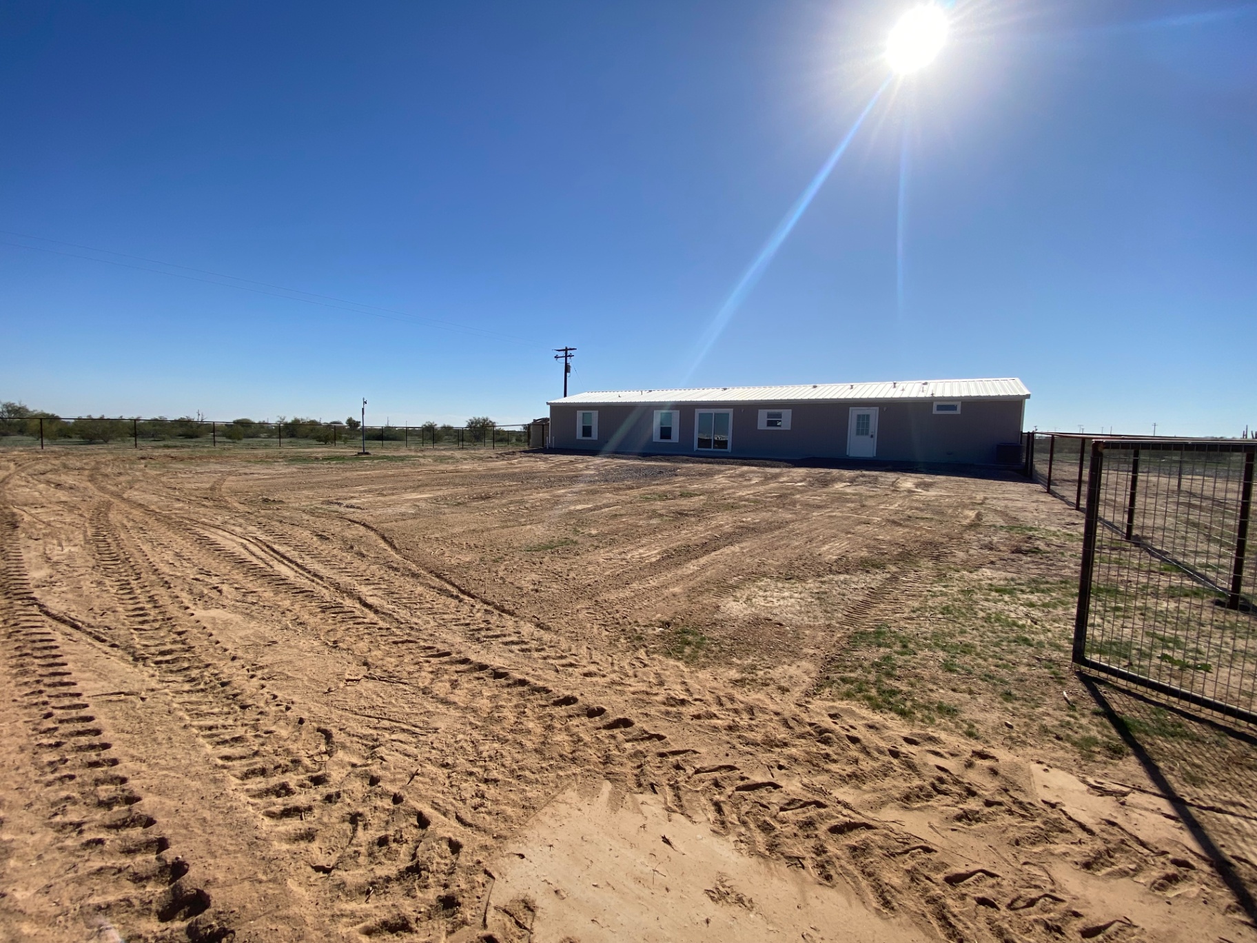 5 Bed 3 Bath / 1.495 Acres / Horse Property - double wide - in Maricopa, AZ - photo 4 of 15