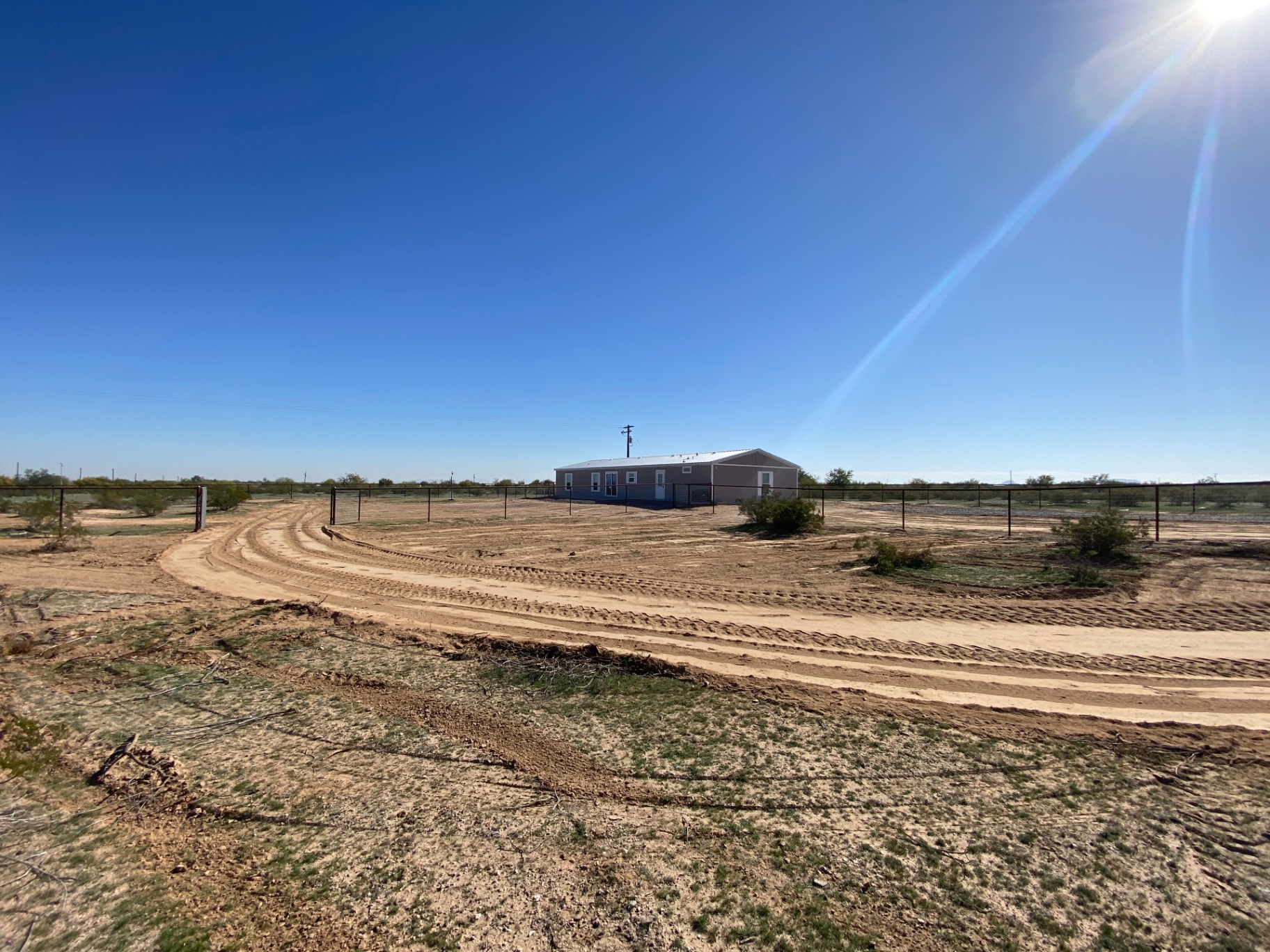5 Bed 3 Bath / 1.495 Acres / Horse Property - double wide - in Maricopa, AZ - photo 8 of 15