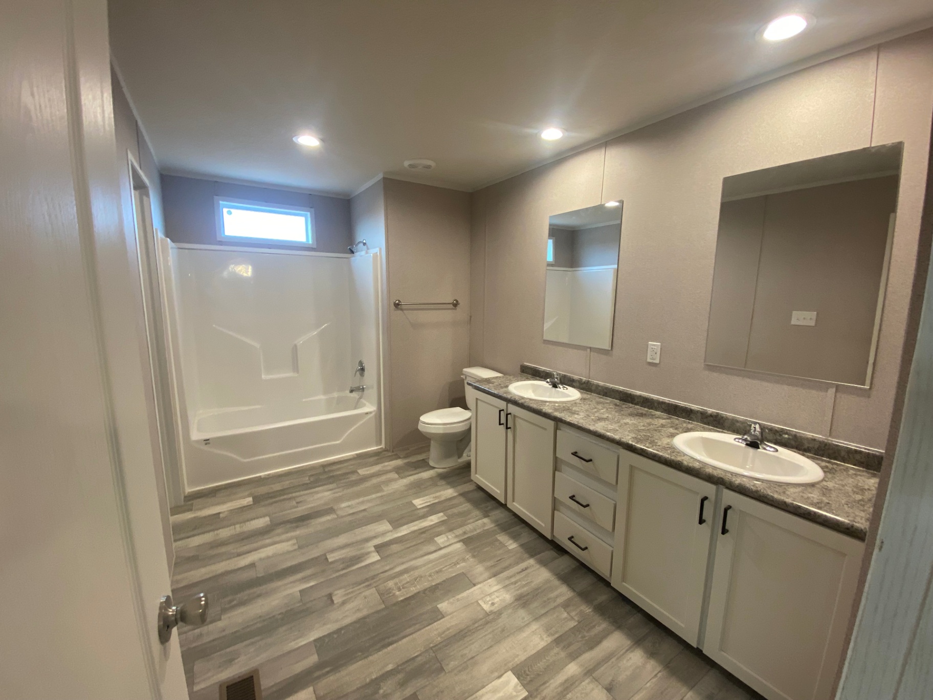 5 Bed 3 Bath / 1.495 Acres / Horse Property - double wide - in Maricopa, AZ - photo 14 of 15