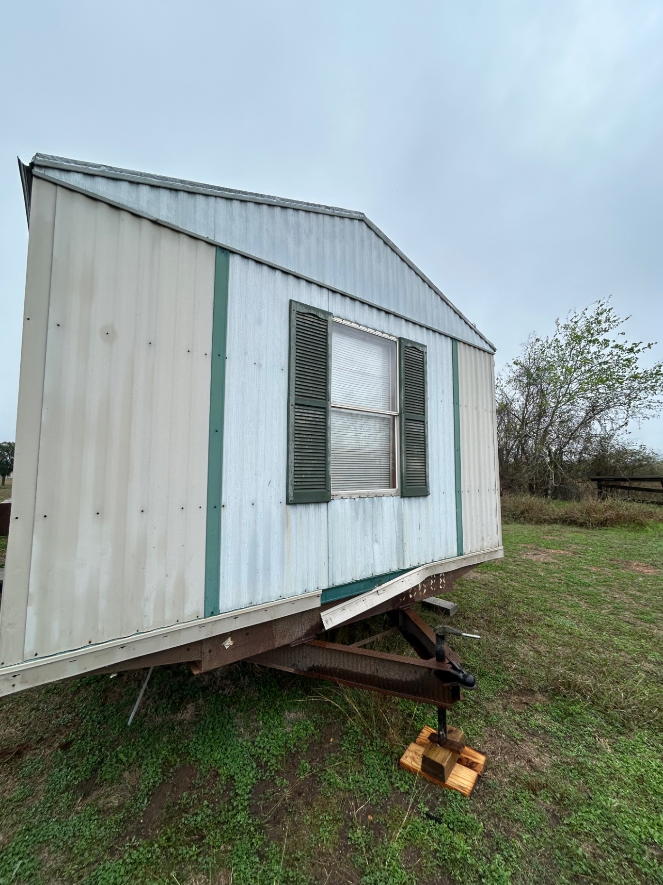2001 Fleetwood / 2 Bed 1 Bath / 14x52 - single wide - in Hallettsville, TX - photo 1 of 10