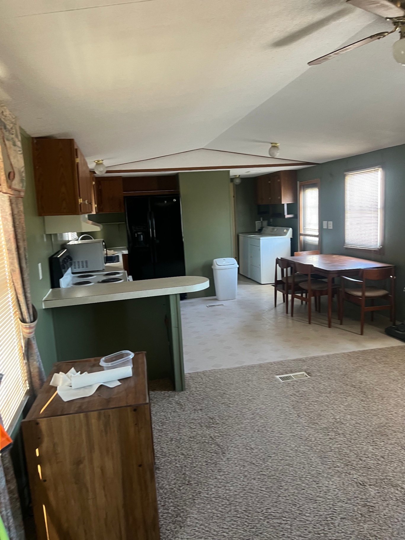 2001 Fleetwood / 2 Bed 1 Bath / 14x52 - single wide - in Hallettsville, TX - photo 5 of 10