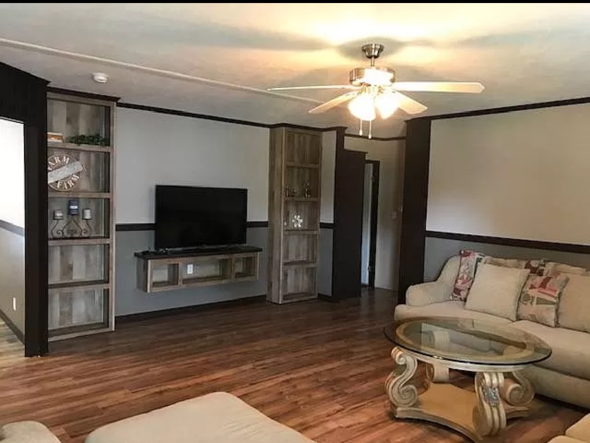 Perfect Family Home! 2016 Cavco 28x56 - double wide - in SEALY, TX - photo 3 of 11