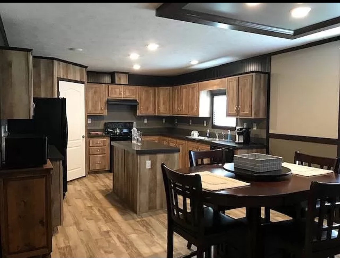 Perfect Family Home! 2016 Cavco 28x56 - double wide - in SEALY, TX - photo 5 of 11